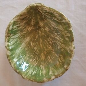 ART GLASS HANDMADE GREEN CABBAGE LEAF DISH, VERY UNIQUE, EUC